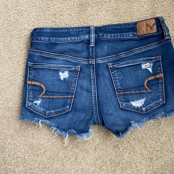American Eagle size 6 mid rise, super stretchy jean shorts. EUC. - Picture 2 of 3